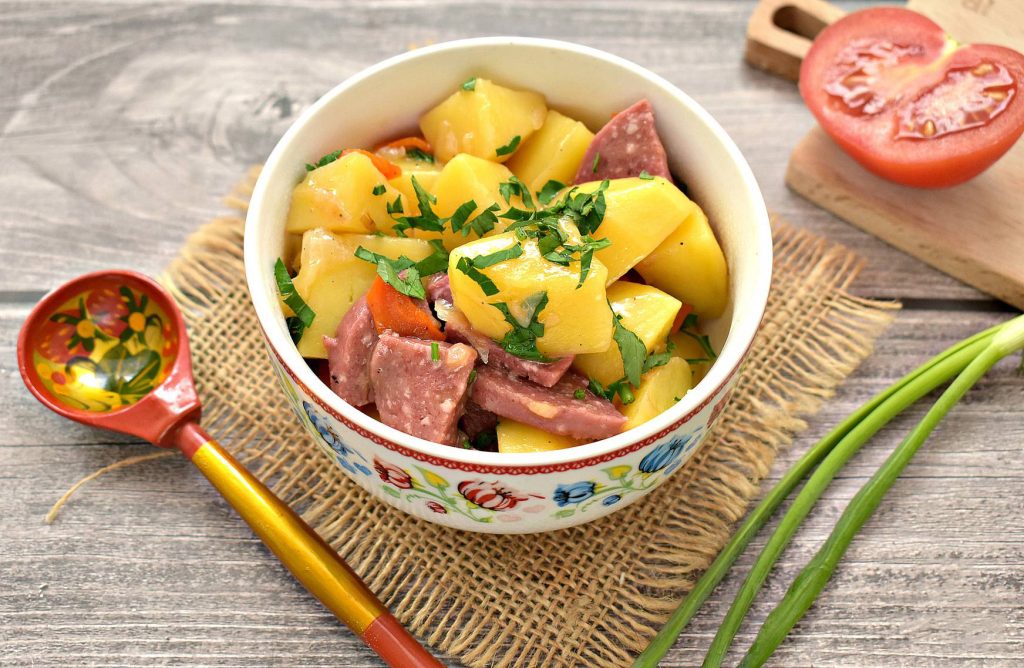 Тушёная картошка с ливерной колбасой